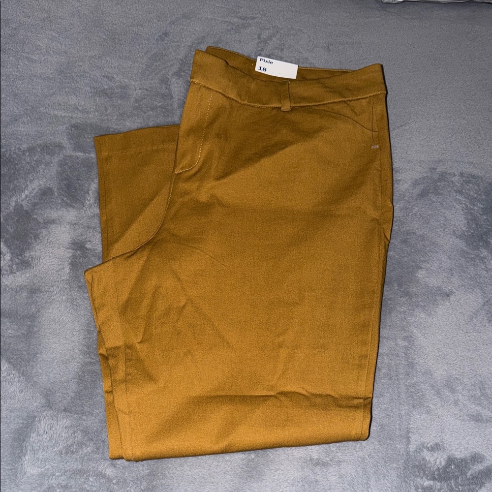 Old Navy Women's Tan Cropped Pants